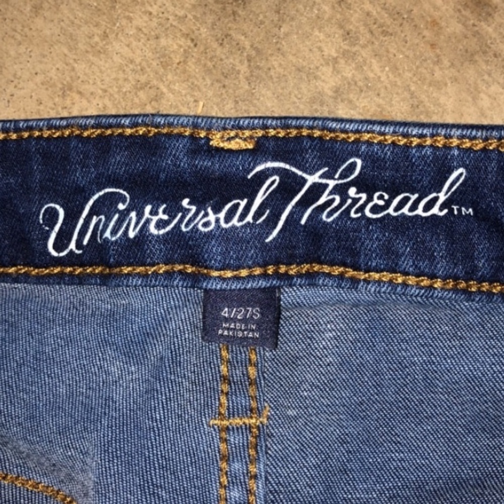 Universal Thread Blue Jeans - Picture 3 of 3
